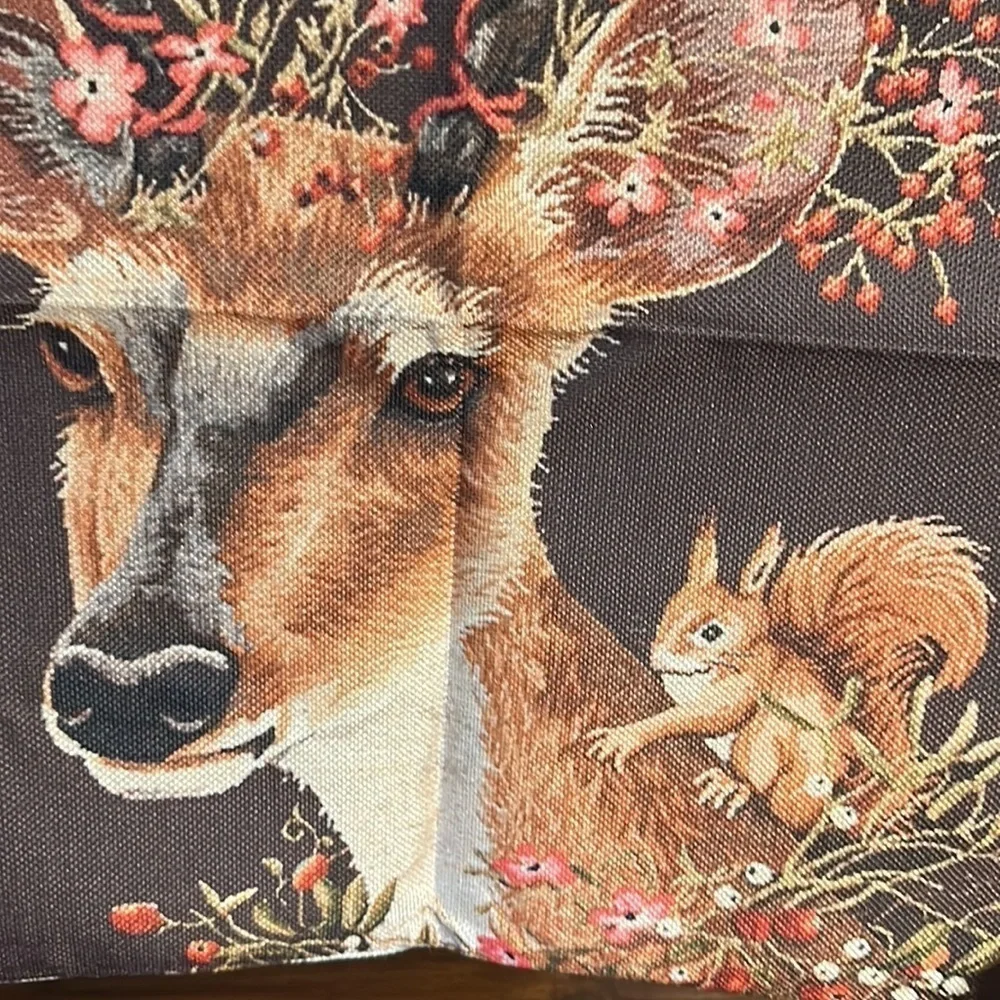 -🍁 Pillow cover. 18 x 18 New! Zips open and closed. Measurements approximate